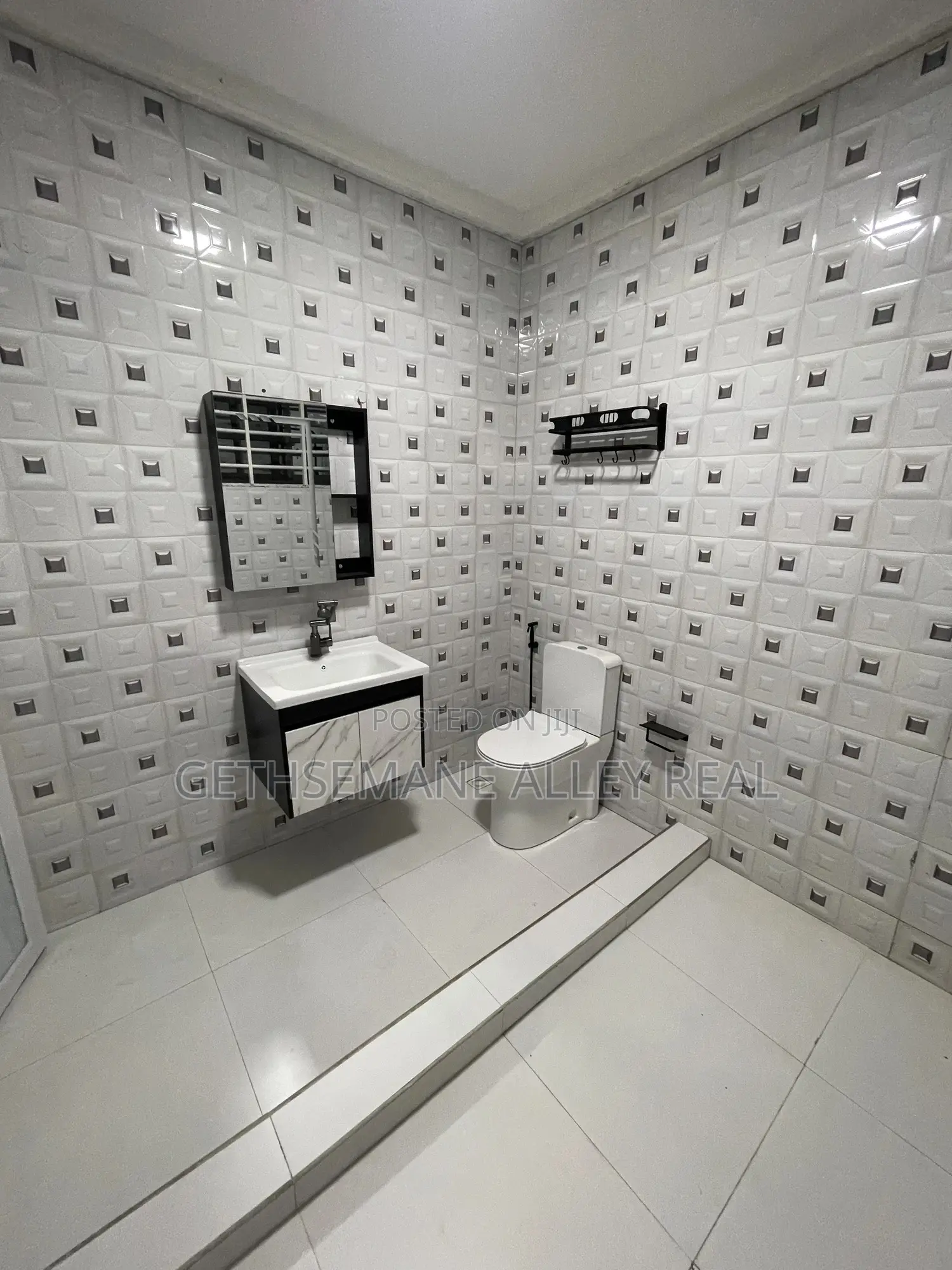 2bdrm Apartment in Gethsemeny Alley, West Hills Mall Area for rent