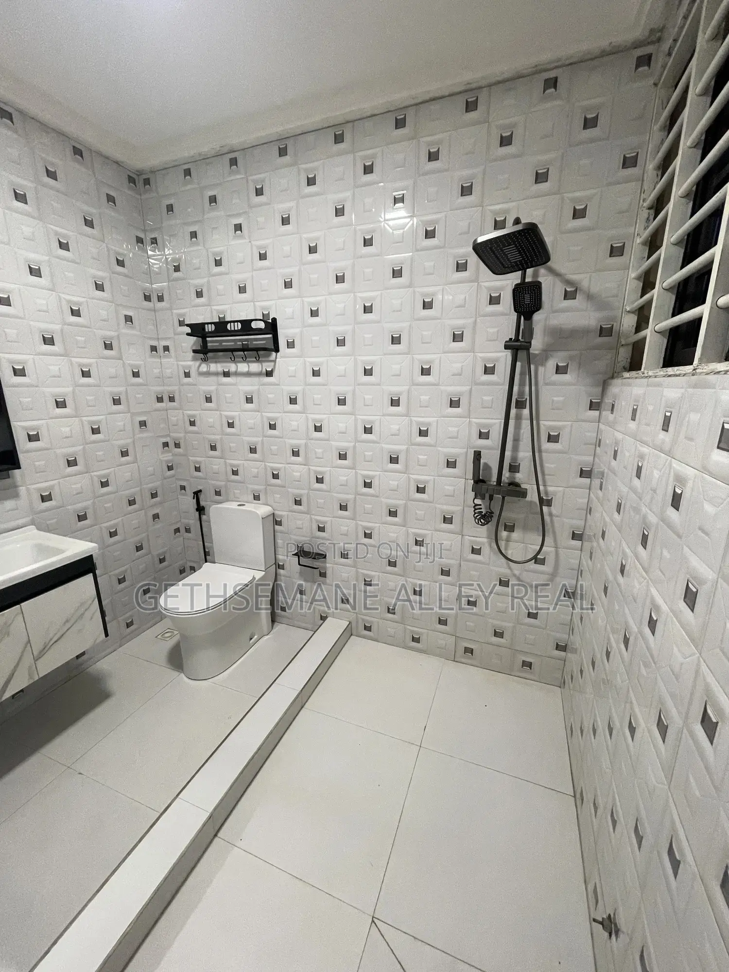 2bdrm Apartment in Gethsemeny Alley, West Hills Mall Area for rent