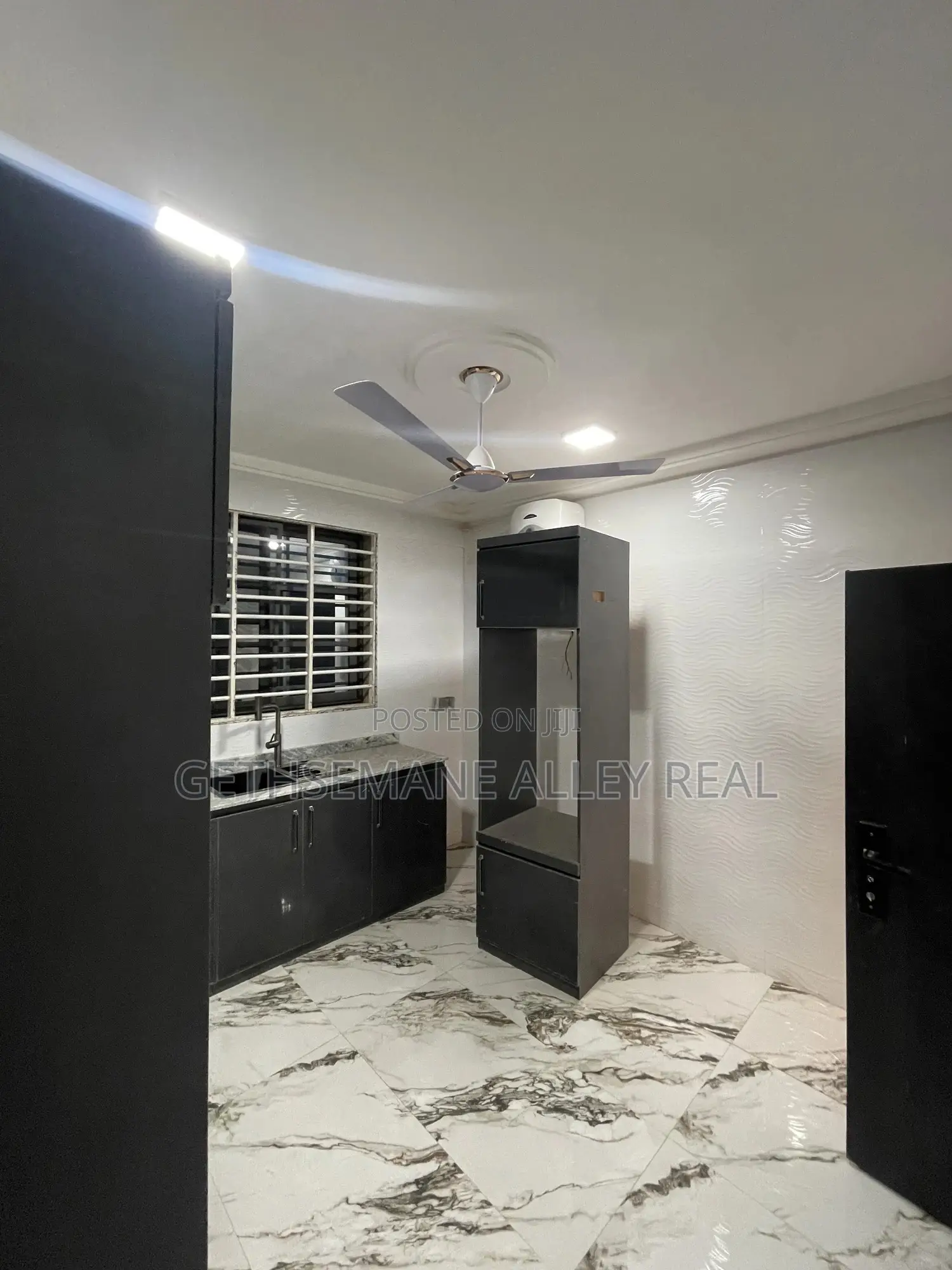 2bdrm Apartment in Gethsemeny Alley, West Hills Mall Area for rent
