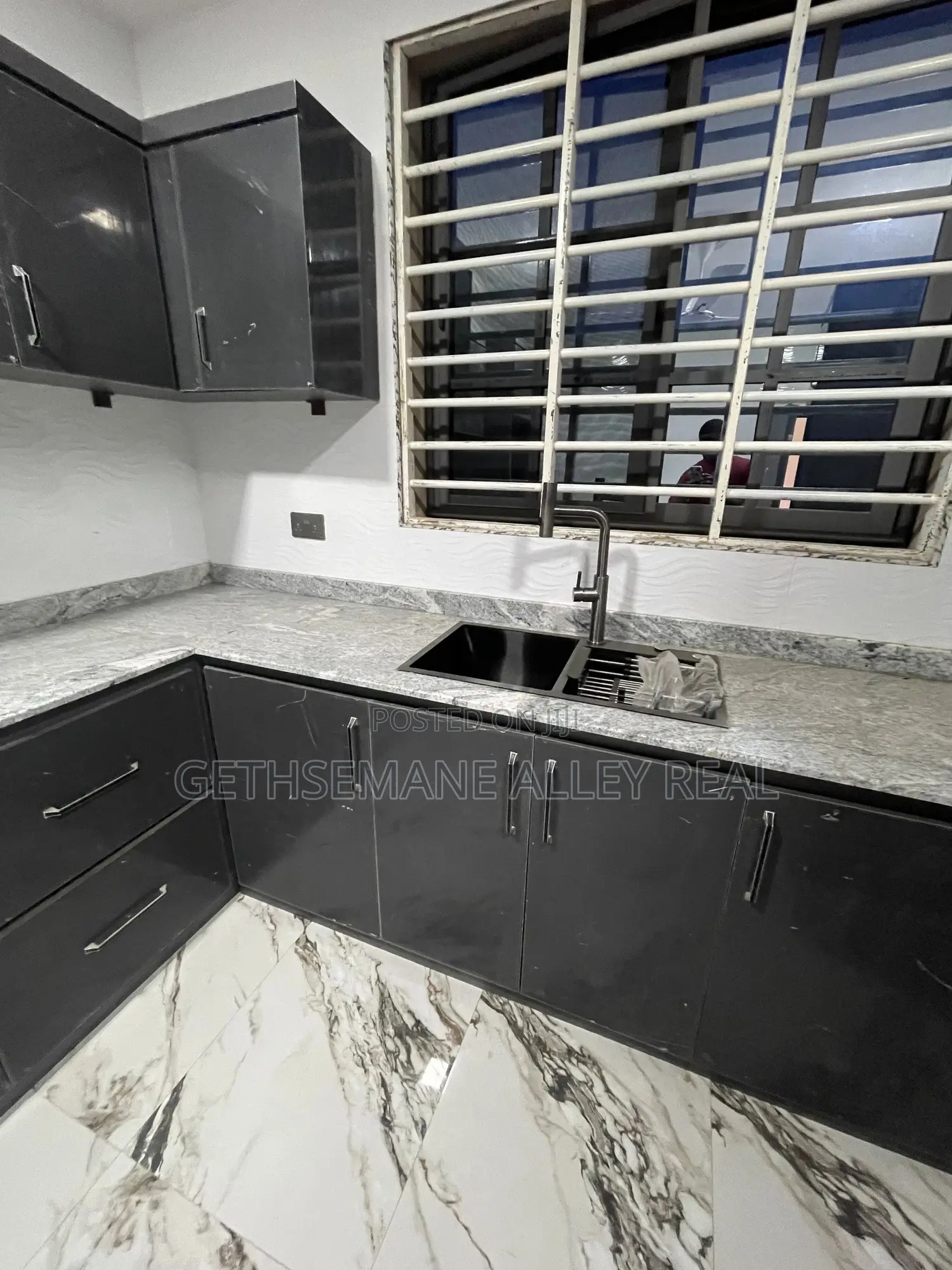2bdrm Apartment in Gethsemeny Alley, West Hills Mall Area for rent