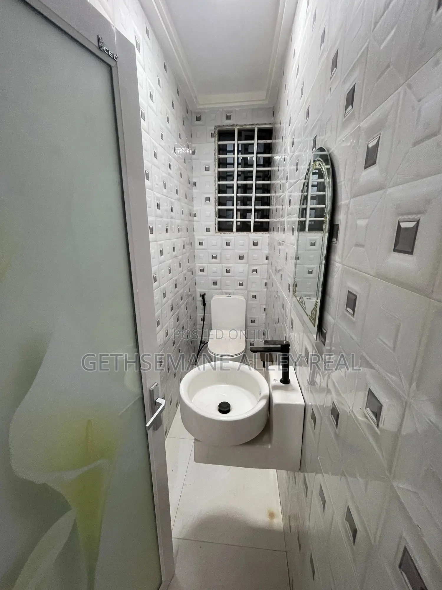 2bdrm Apartment in Gethsemeny Alley, West Hills Mall Area for rent
