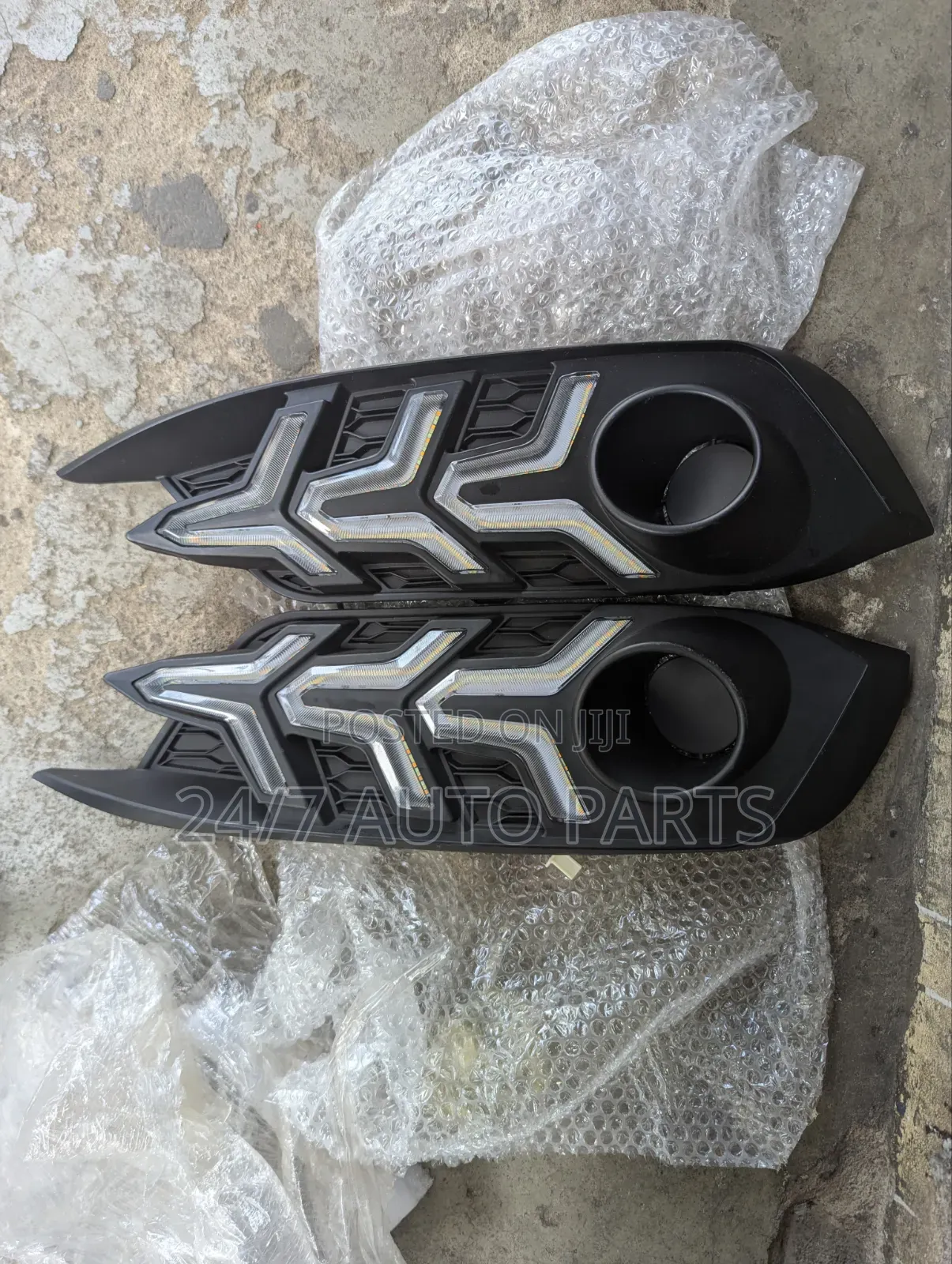 Honda Civic 2016-18 Arrowed Fog Light Cover