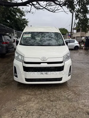 Toyota HiAce 2021 White