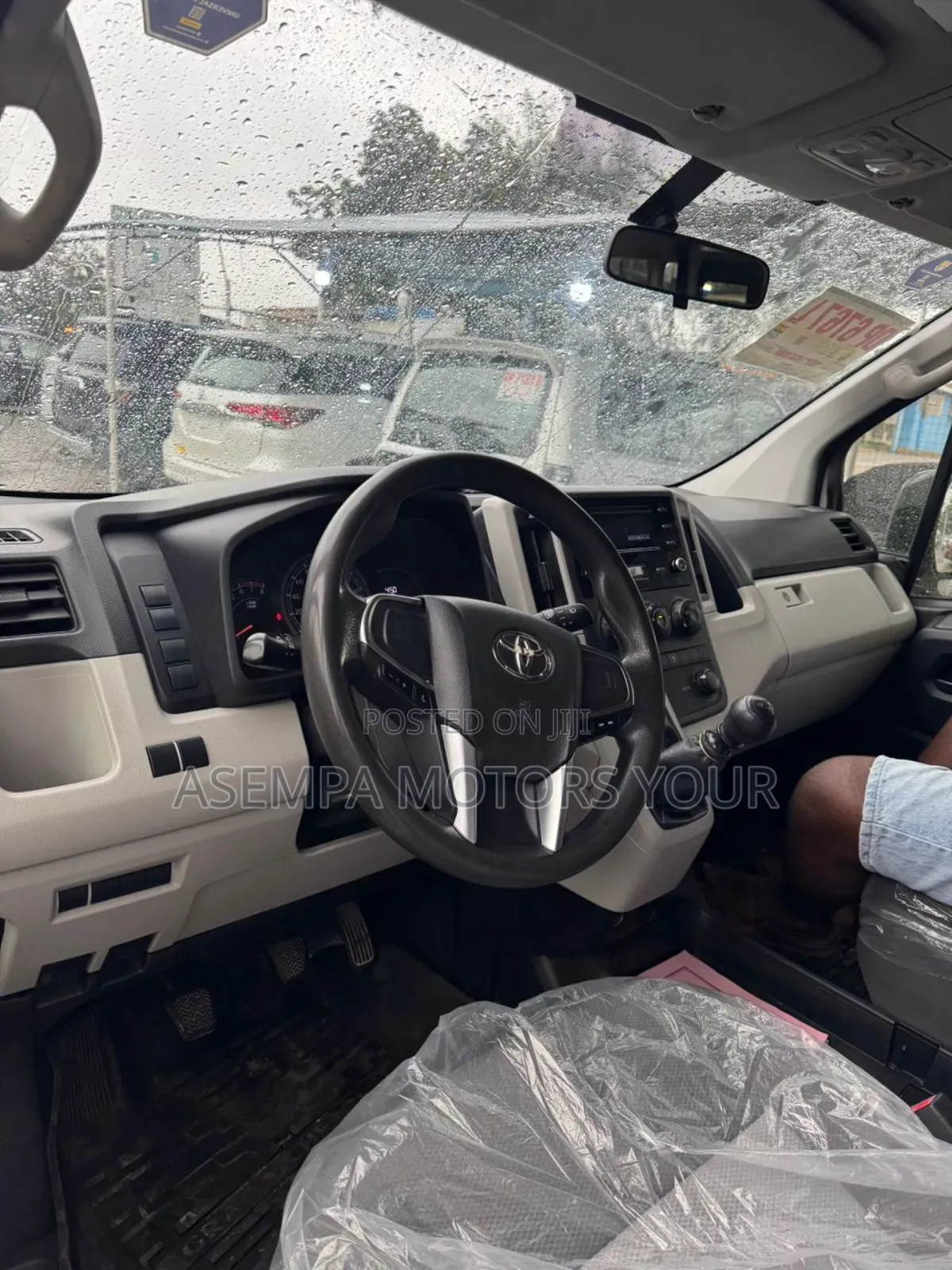 Toyota HiAce 2021 White