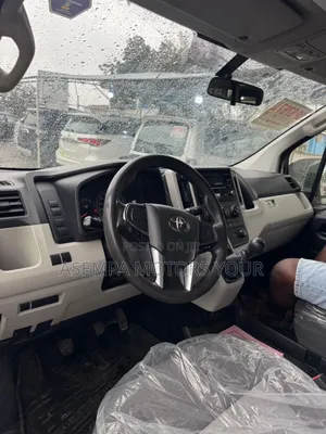 Toyota HiAce 2021 White