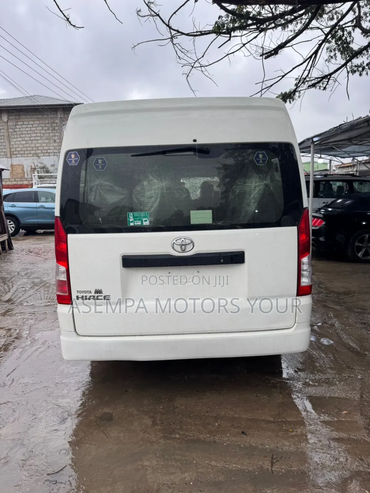 Toyota HiAce 2021 White