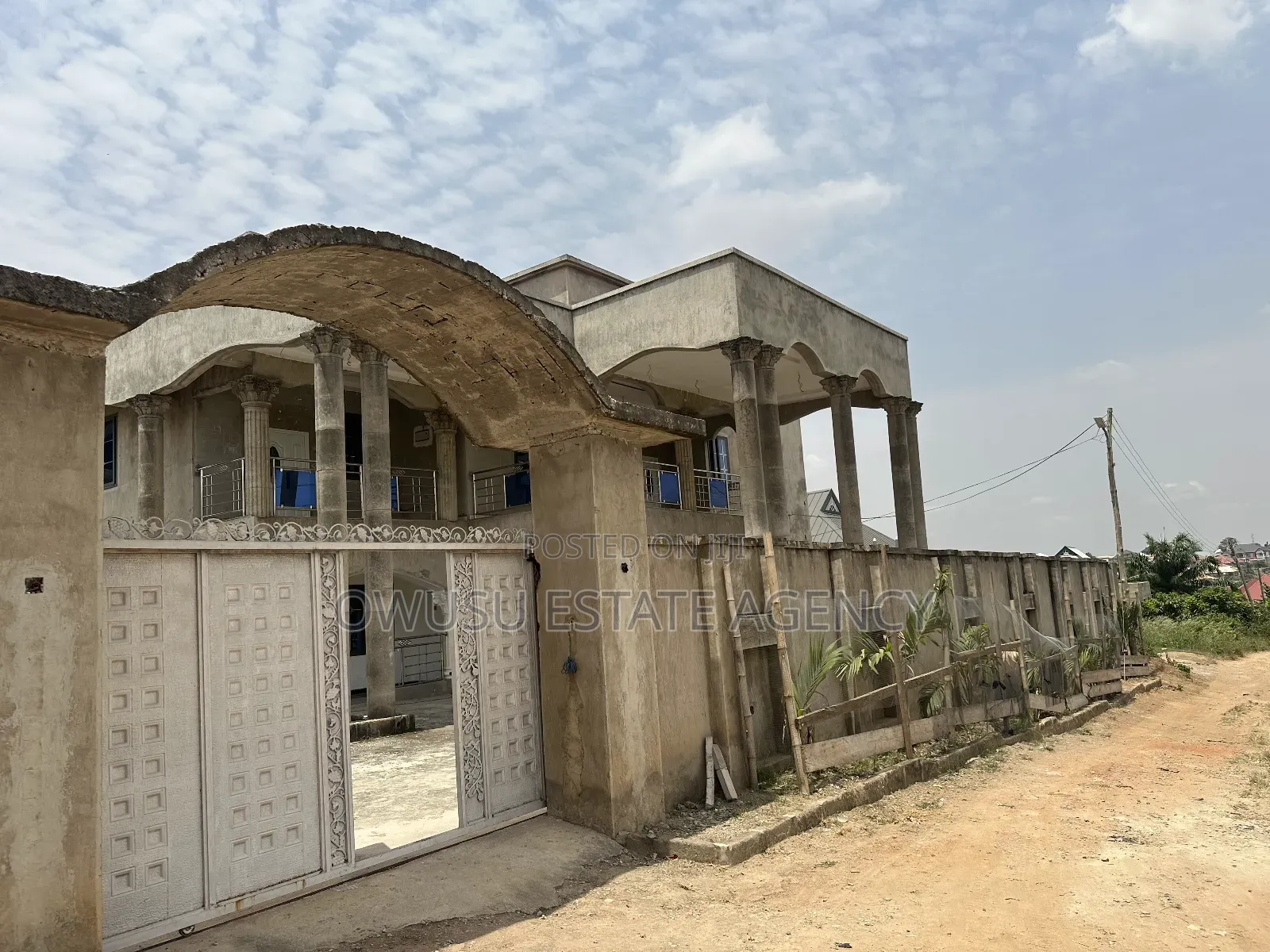 8bdrm House in Kenyase Adwumam, Kumasi Metropolitan for sale
