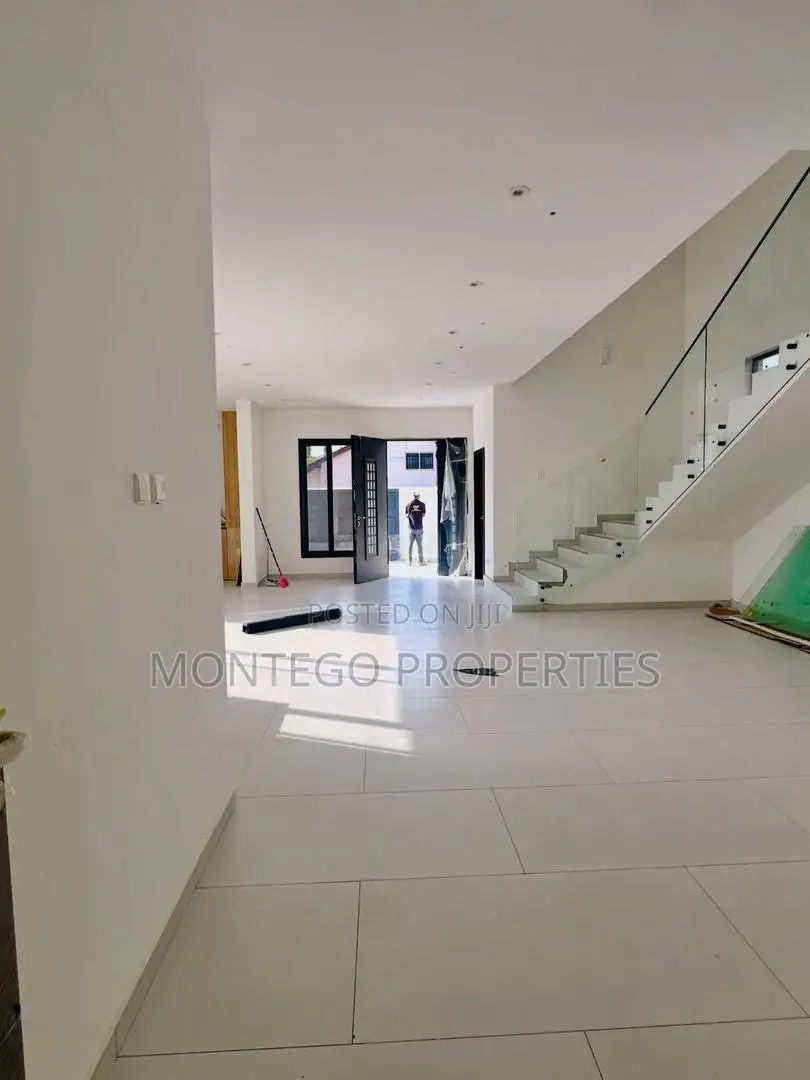 4bdrm House in East Legon, Adjiriganor for sale