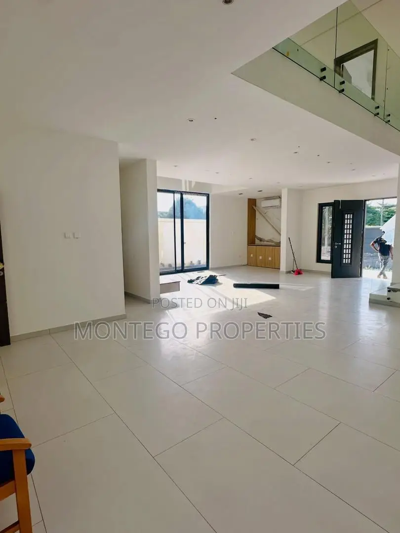 4bdrm House in East Legon, Adjiriganor for sale