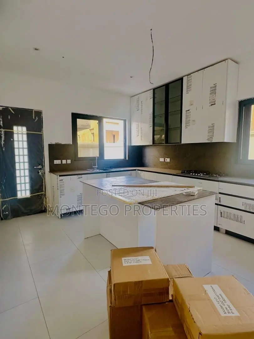 4bdrm House in East Legon, Adjiriganor for sale