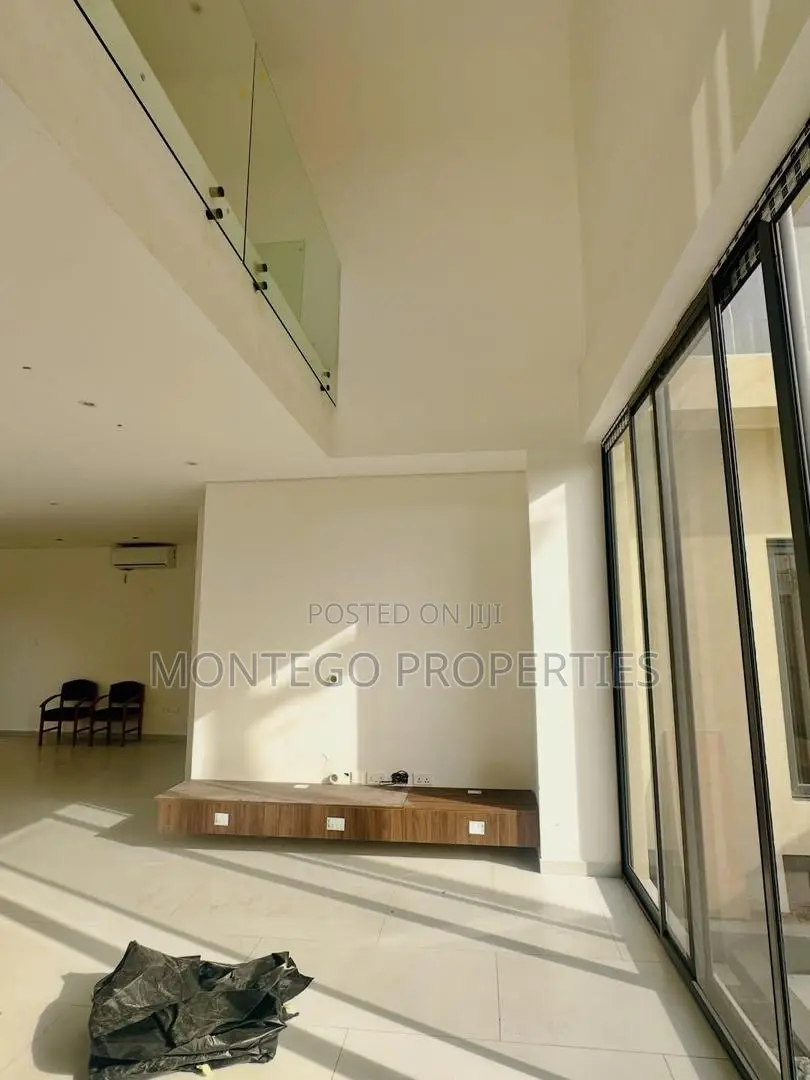 4bdrm House in East Legon, Adjiriganor for sale