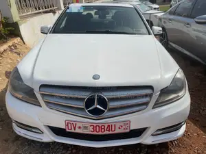 Mercedes-Benz C300 Sport 4Matic Sedan AWD (3.0L 6cyl 7A) 2010 White