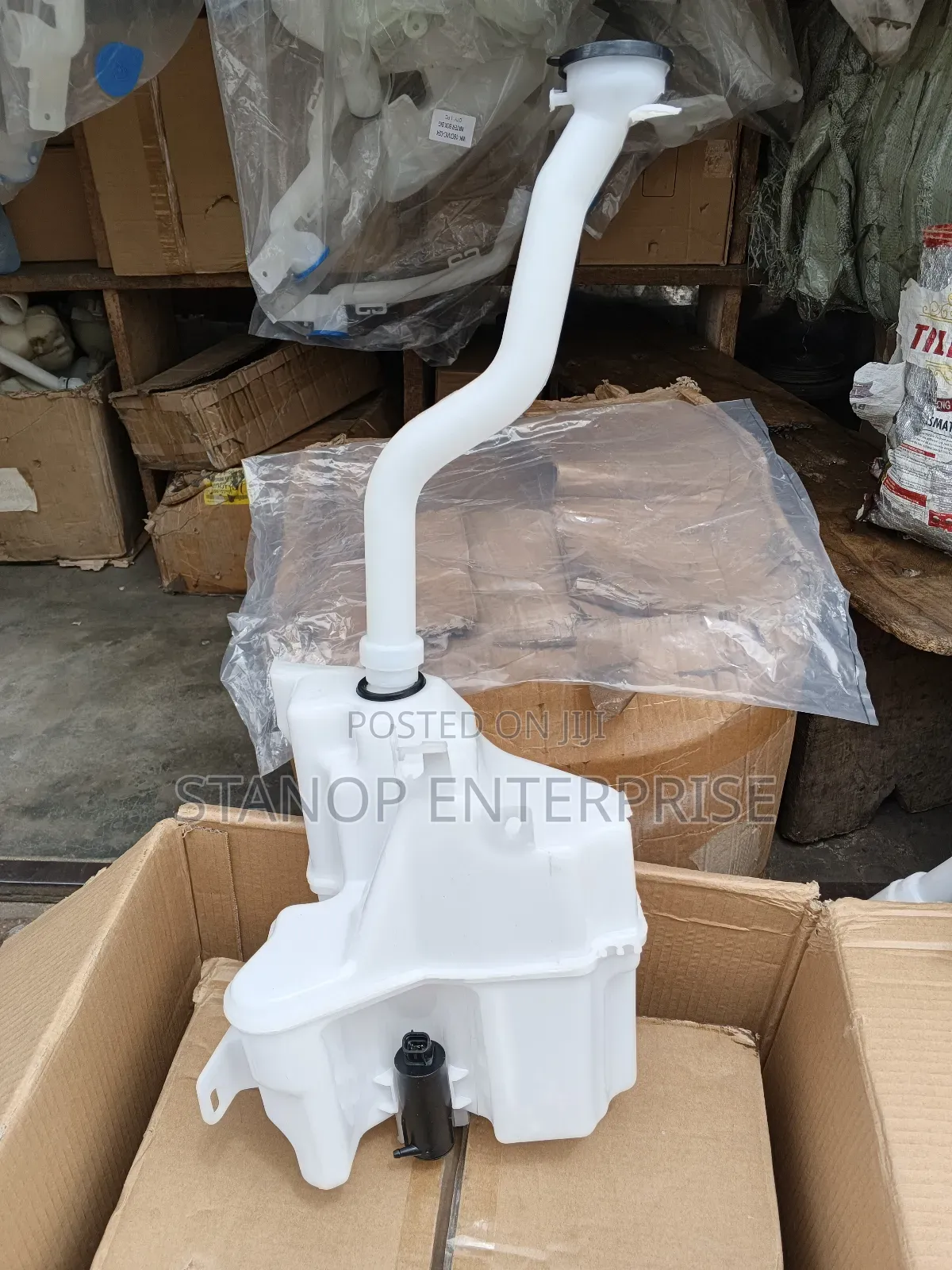 Toyota Rav4 Hybrid Windshield Washer Container