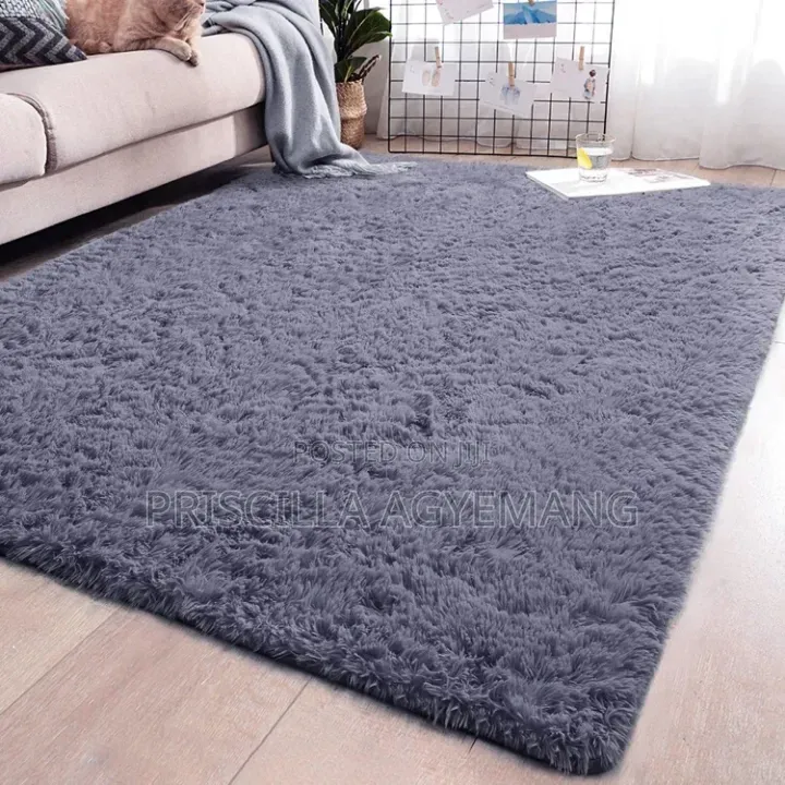 Normal Thicness Fluffy Carpet Avaliable