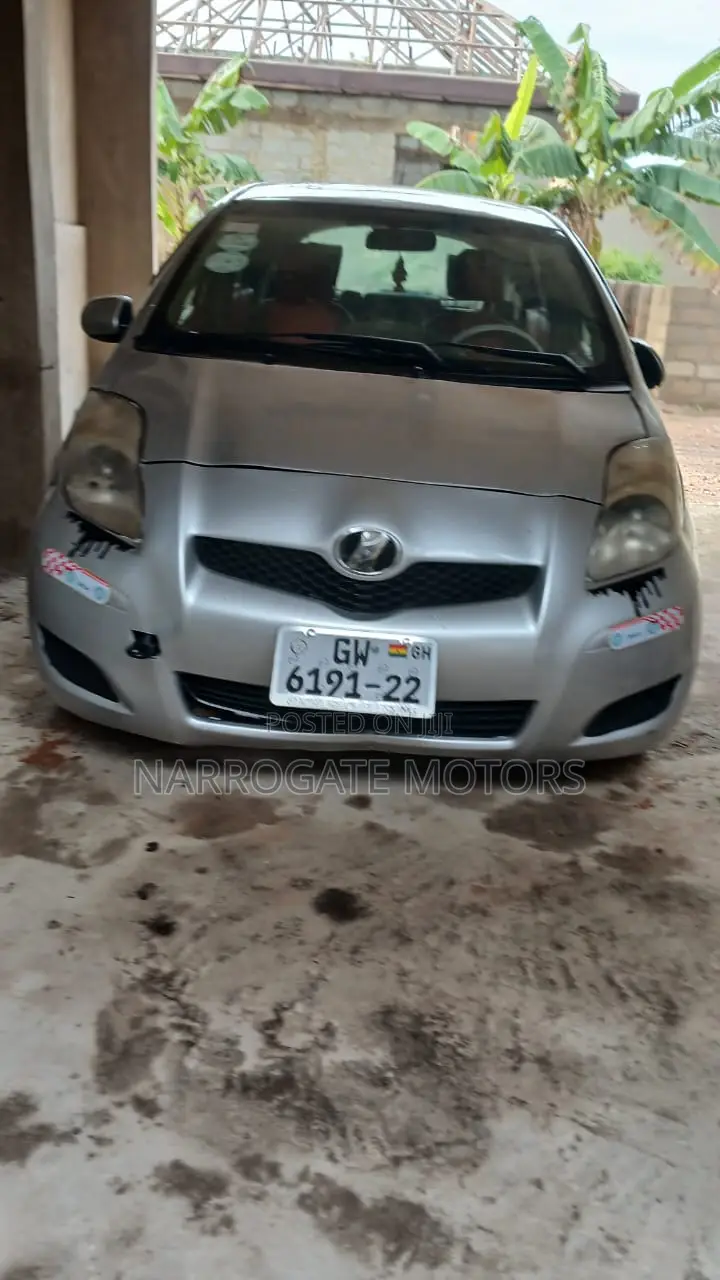 Toyota Vitz 2008 Silver