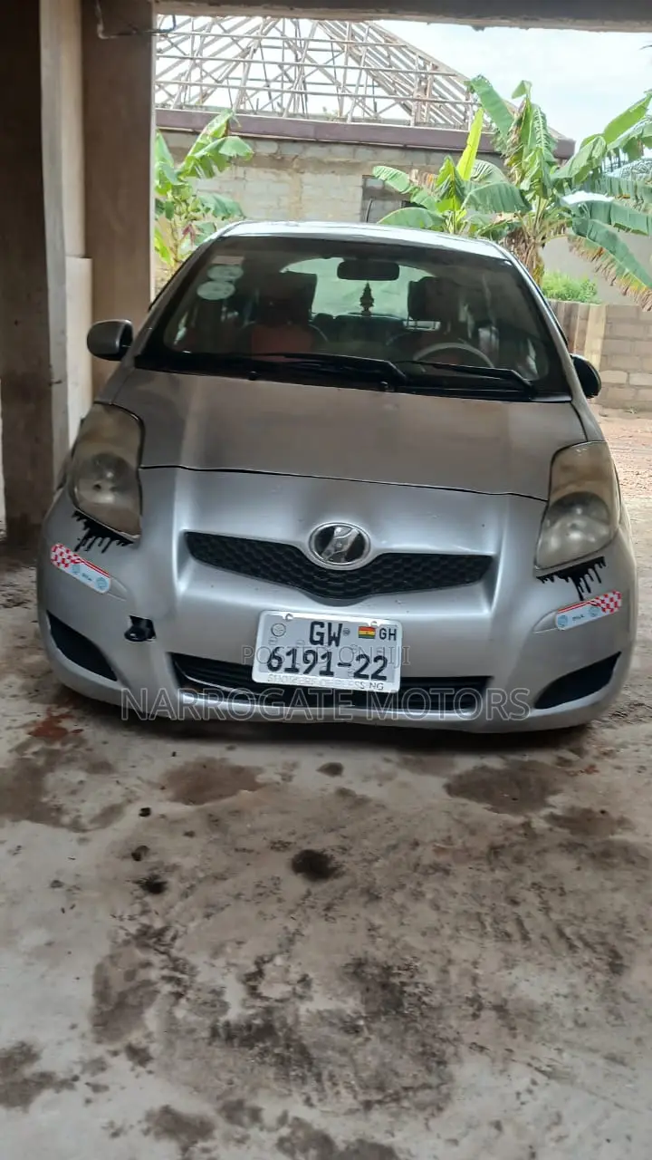 Toyota Vitz 2008 Silver