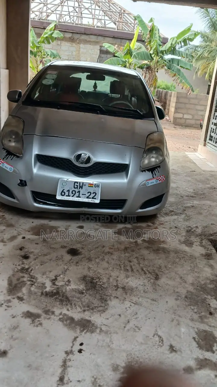 Toyota Vitz 2008 Silver