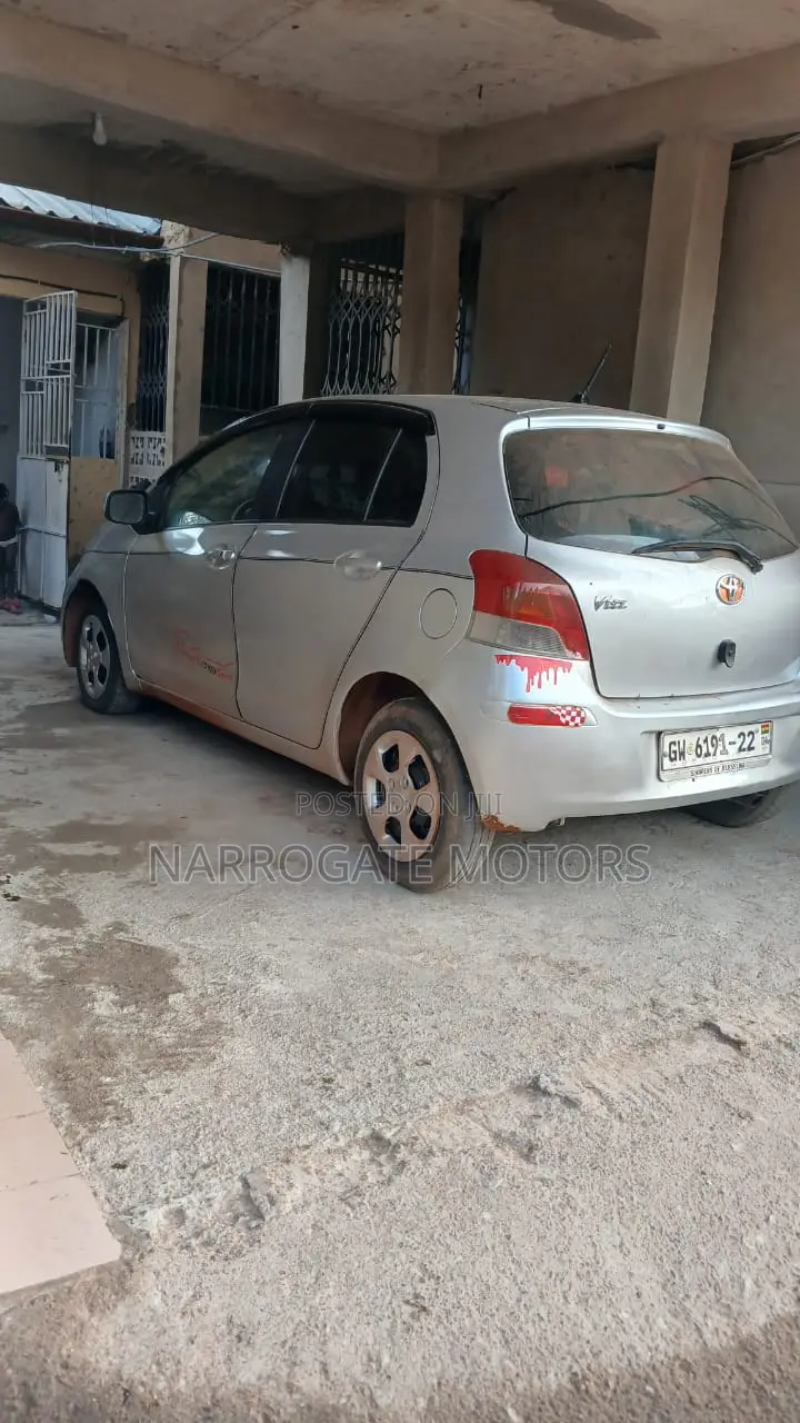 Toyota Vitz 2008 Silver