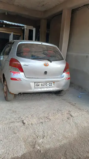 Toyota Vitz 2008 Silver