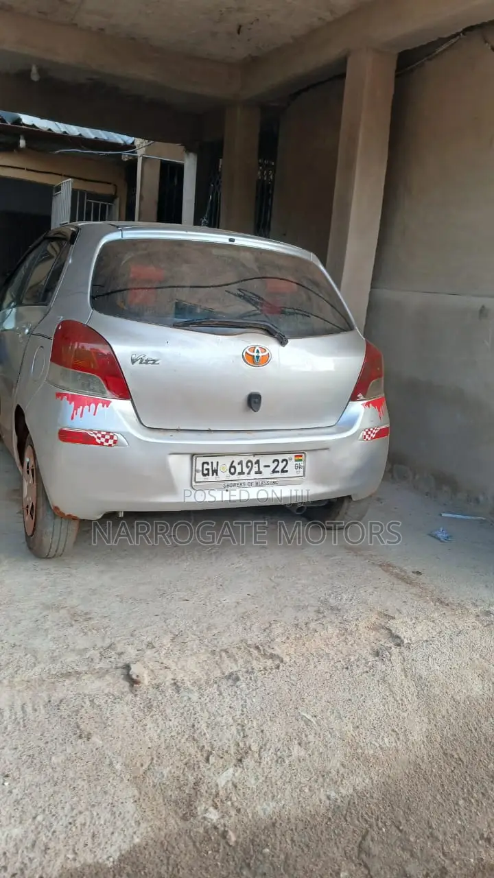 Toyota Vitz 2008 Silver