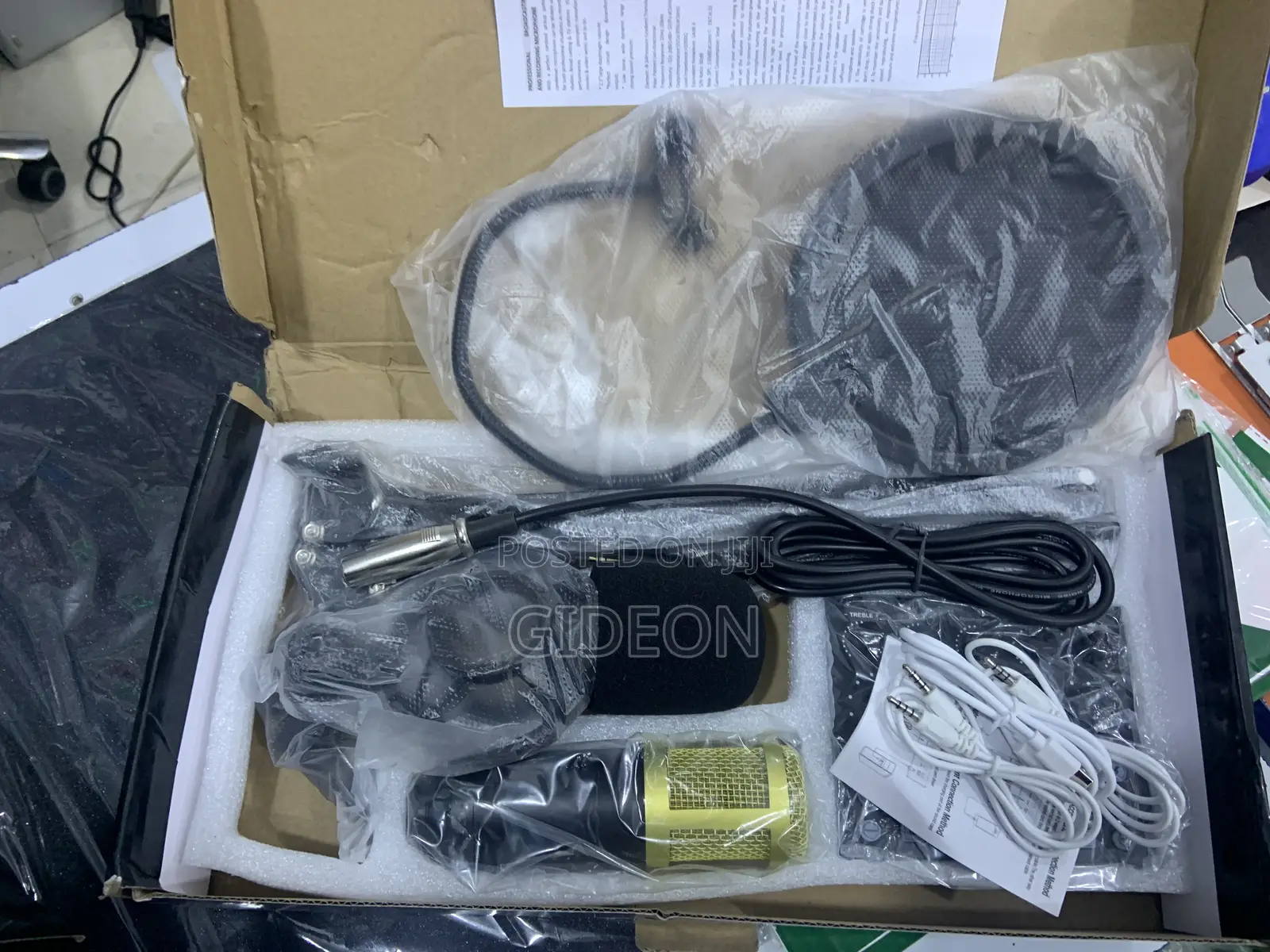 Professional Condenser Microphone V8 Soundcard