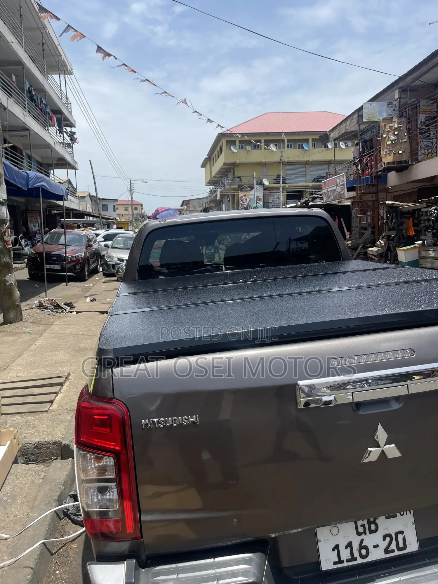 Mitsubishi L 200 Bucket Cover Tri Fold (Hard Type)