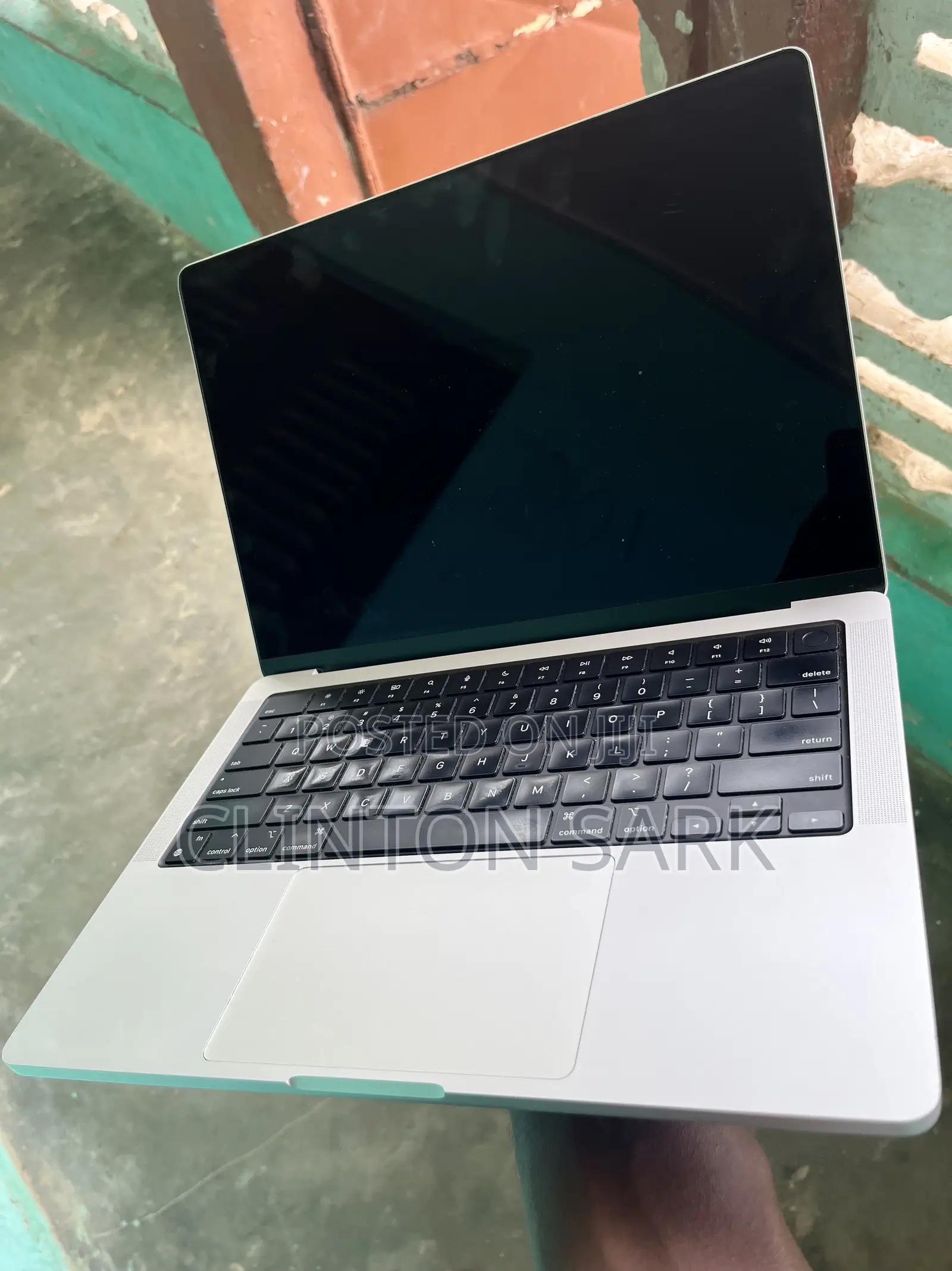 Laptop Apple MacBook Pro 2021 M1 16GB Apple M1 Pro SSD 512GB