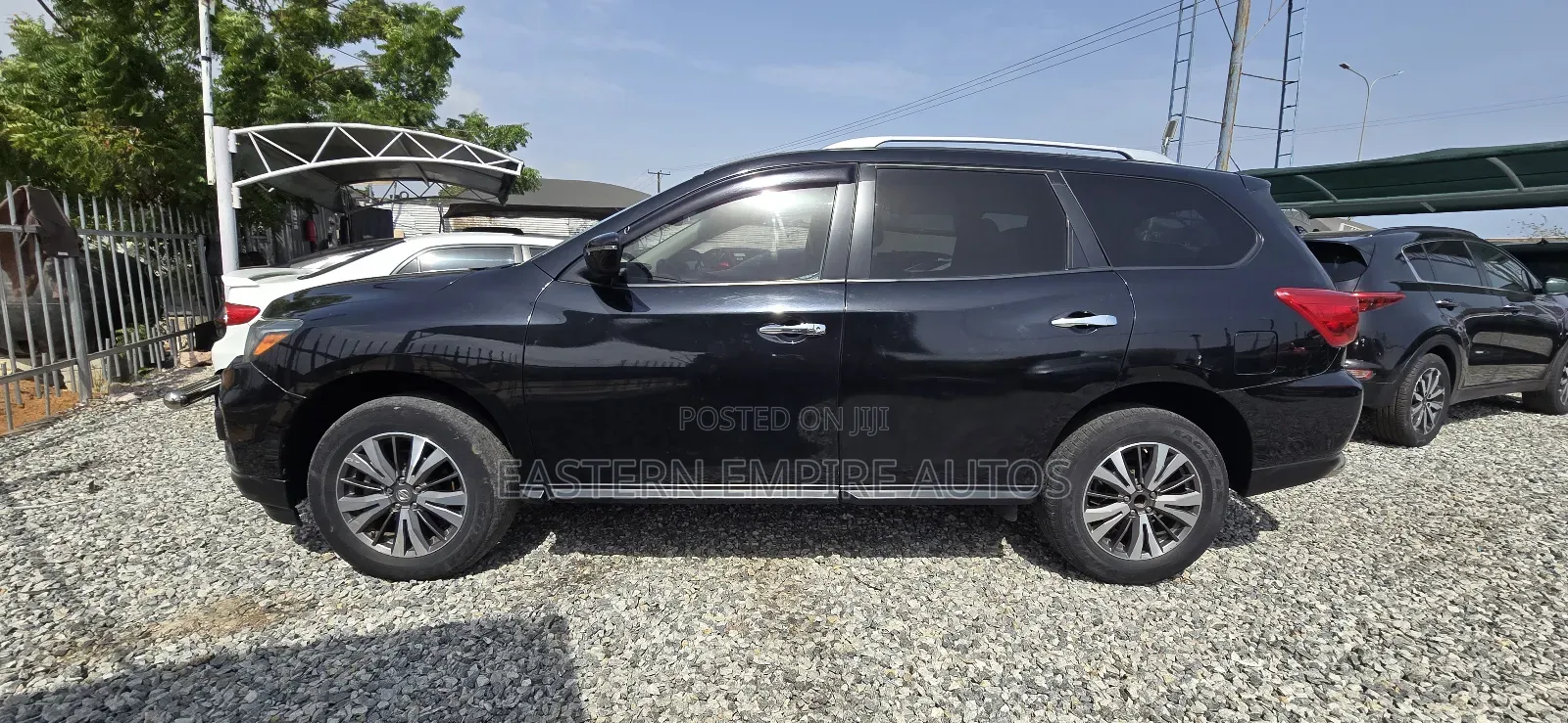 Nissan Pathfinder SV 2018 Black