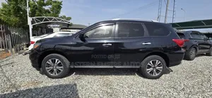 Nissan Pathfinder SV 2018 Black