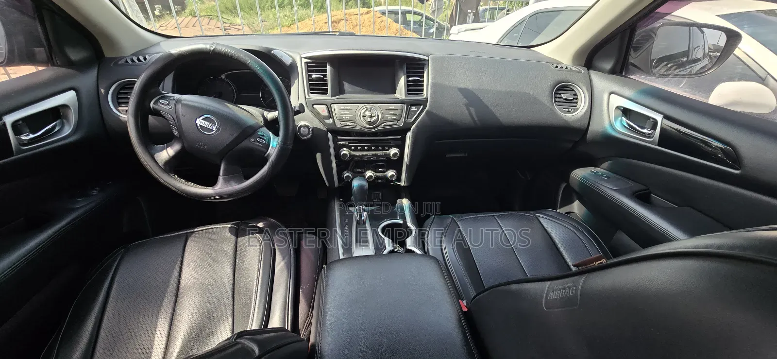 Nissan Pathfinder SV 2018 Black