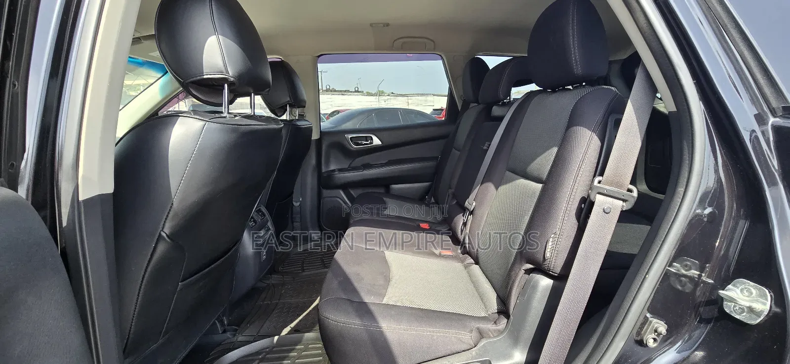 Nissan Pathfinder SV 2018 Black
