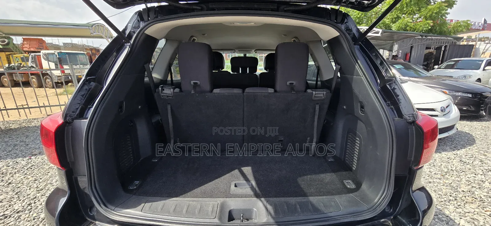 Nissan Pathfinder SV 2018 Black