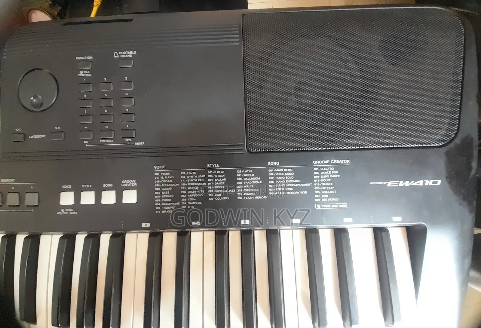 Yamaha PSR Ew410
