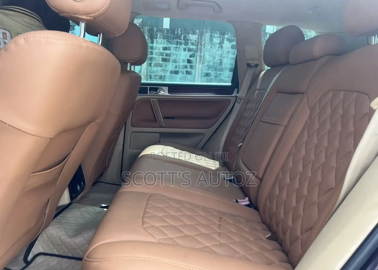 Volkswagen Touareg 2010 Burgundy