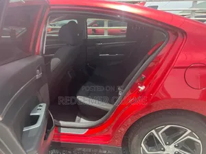 Hyundai Elantra SE Sedan FWD (2.0L 4cyl 6M) 2017 Maroon