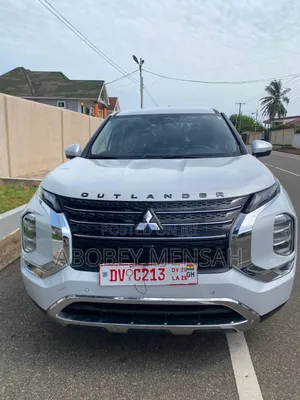 Mitsubishi Outlander SE 2023 White