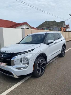 Mitsubishi Outlander SE 2023 White