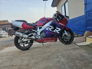 Honda CB 2011 Red