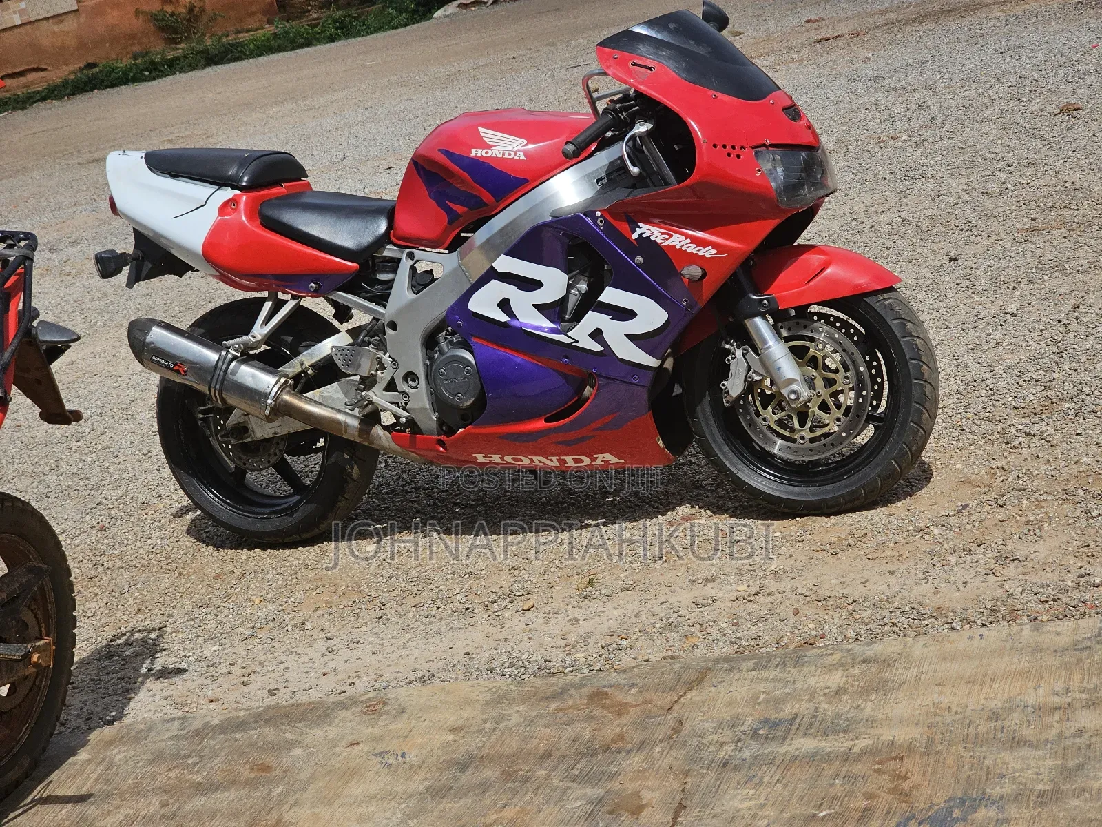 Honda CB 2011 Red