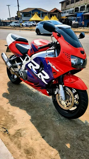 Honda CB 2011 Red