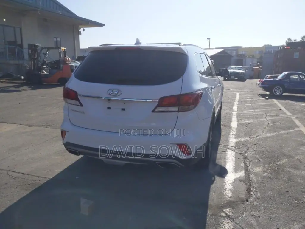 Hyundai Santa Fe 2017 White