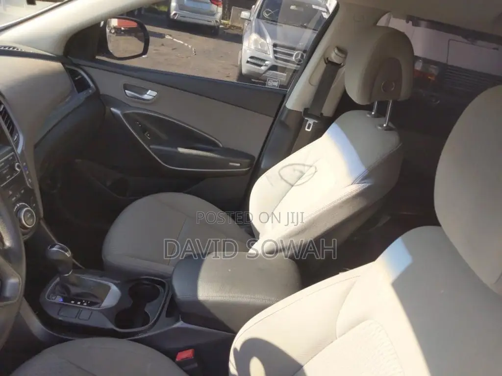 Hyundai Santa Fe 2017 White