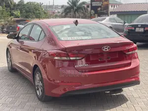 Hyundai Elantra SE Sedan FWD (2.0L 4cyl 6M) 2017 Red