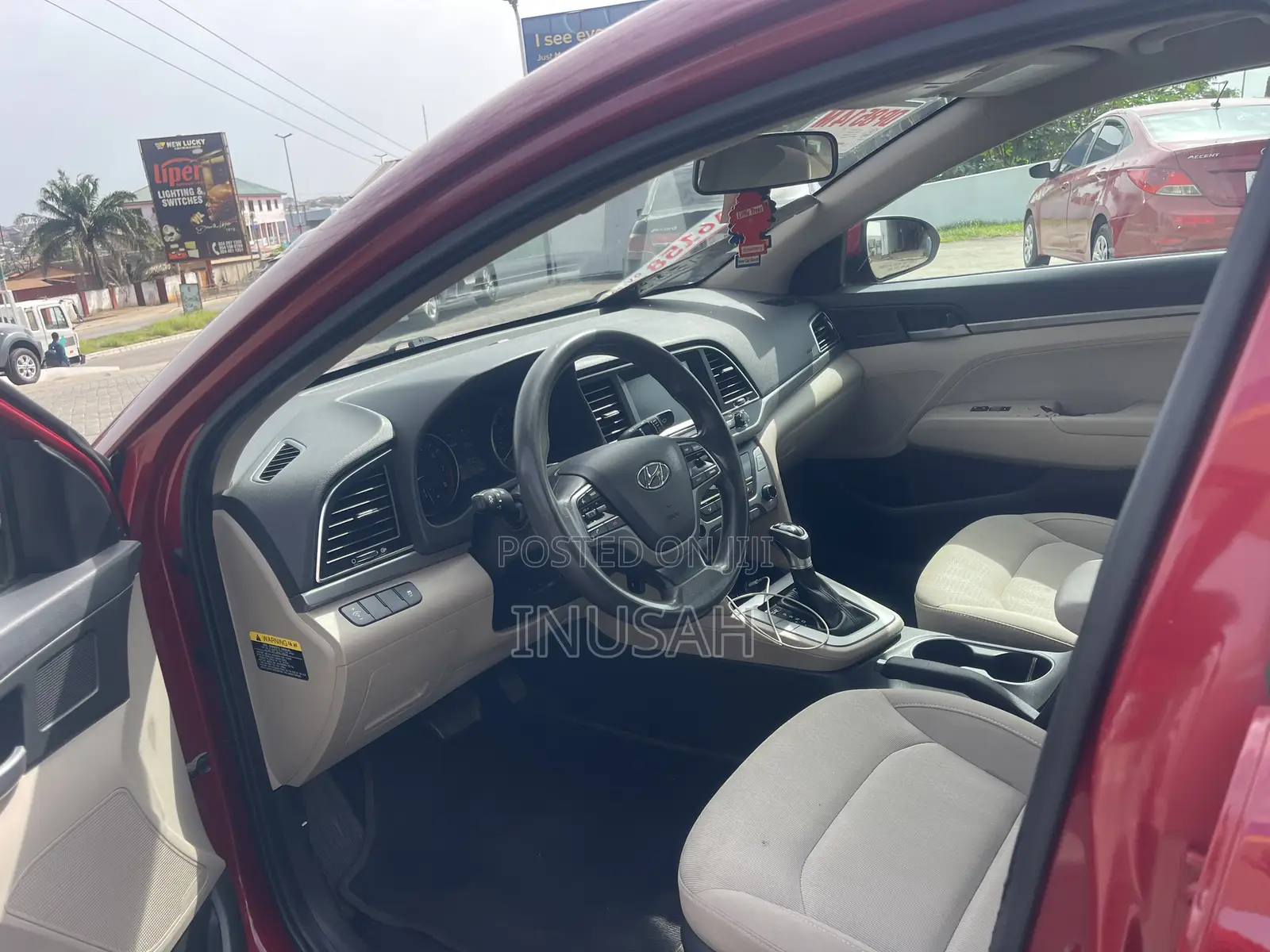 Hyundai Elantra SE Sedan FWD (2.0L 4cyl 6M) 2017 Red