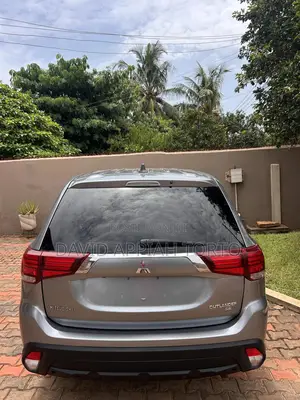 Mitsubishi Outlander SE FWD 2017 Silver