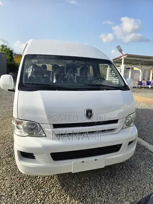 Toyota HiAce 2013 White