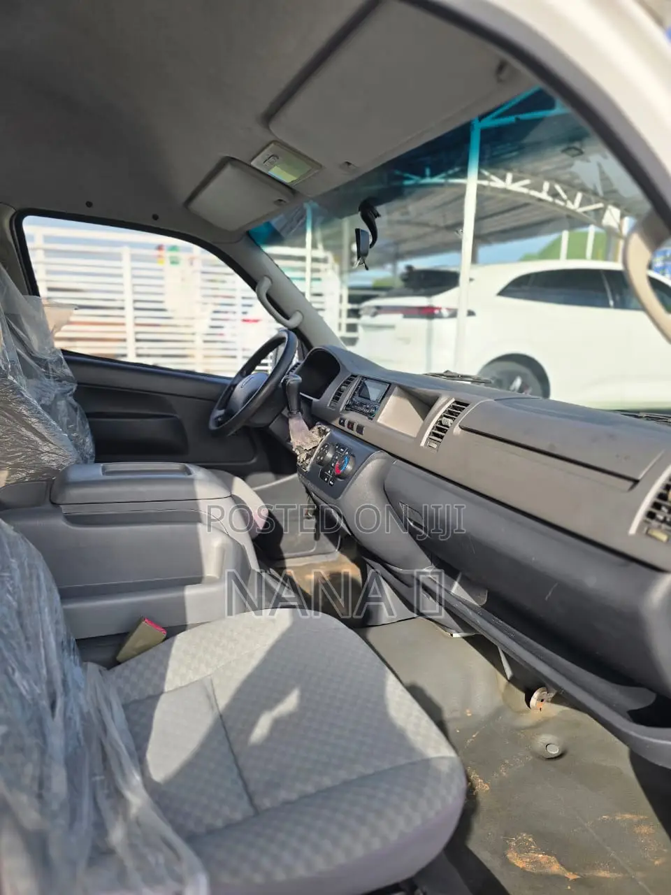 Toyota HiAce 2013 White
