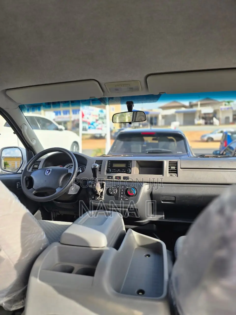 Toyota HiAce 2013 White