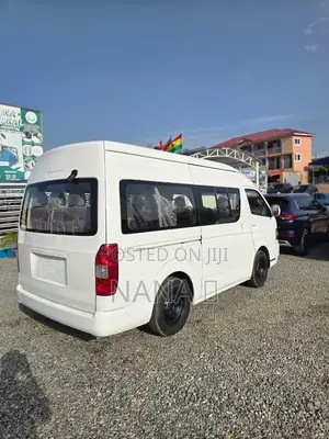Toyota HiAce 2013 White
