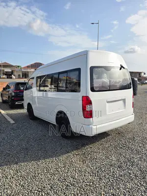 Toyota HiAce 2013 White